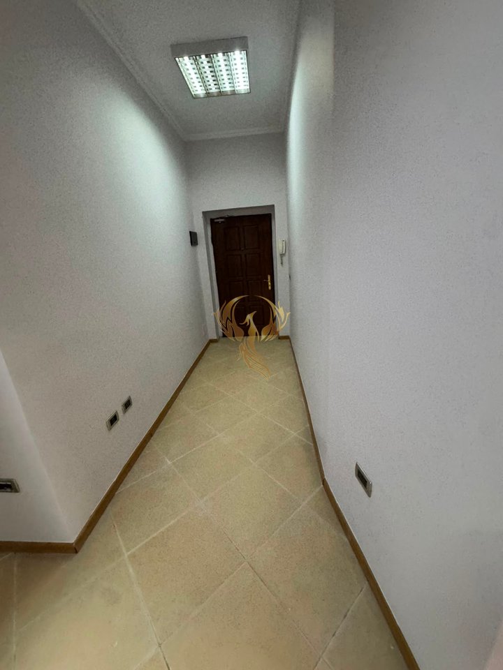 Jepet me qira Zyre tek Pallatet Agimi,ne rruge kryesore