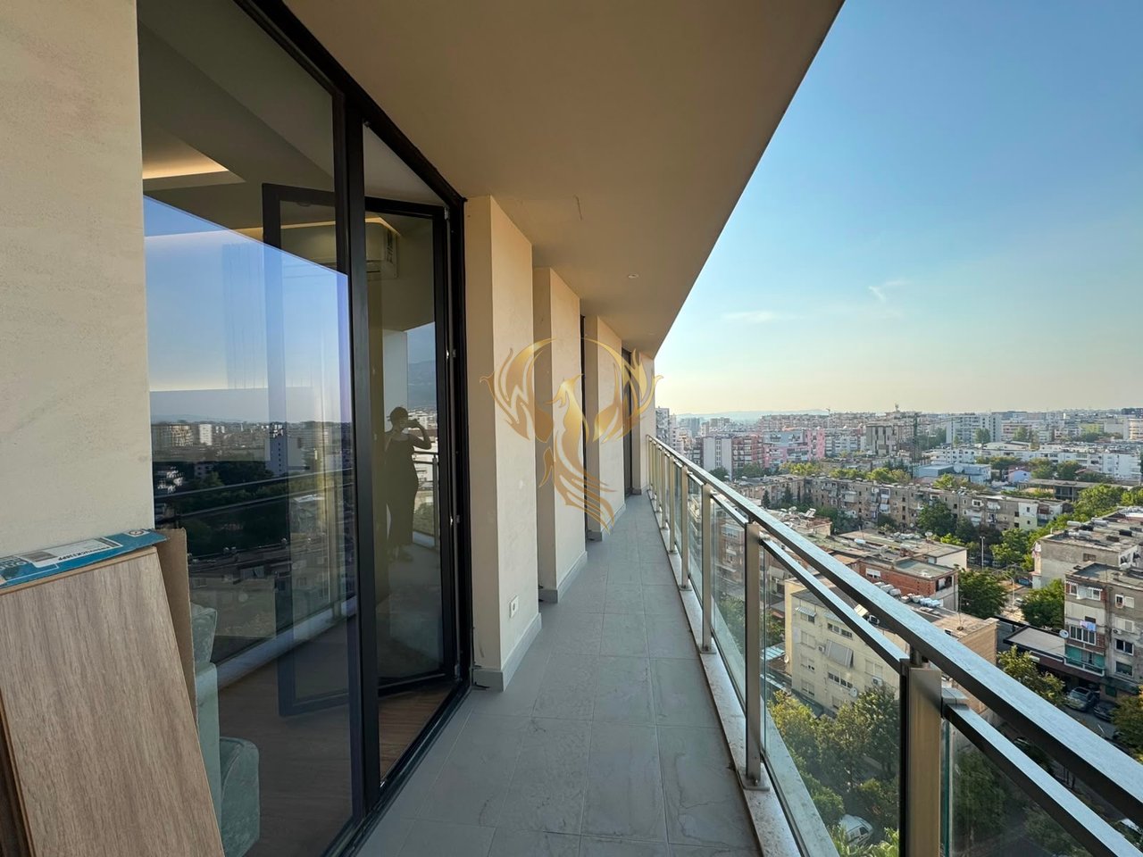 Jepet me qera apartament 2+1 tek Mine Peza, kompleksi GOLDEN TOWER