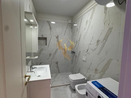 Jepet me qera apartament lluksoz 1+1 tek Univers City