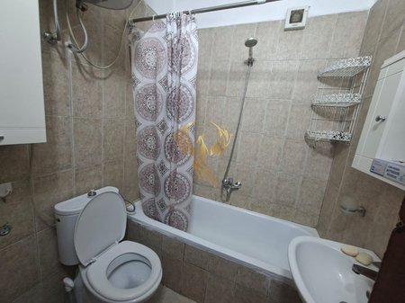 Jepet me Qera apartament  1+1 Tek Brryli