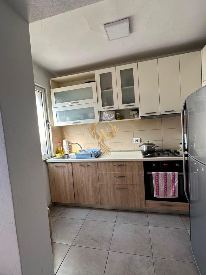 Jepet me qera apartament 2+1 tek Rruga Fortuzi