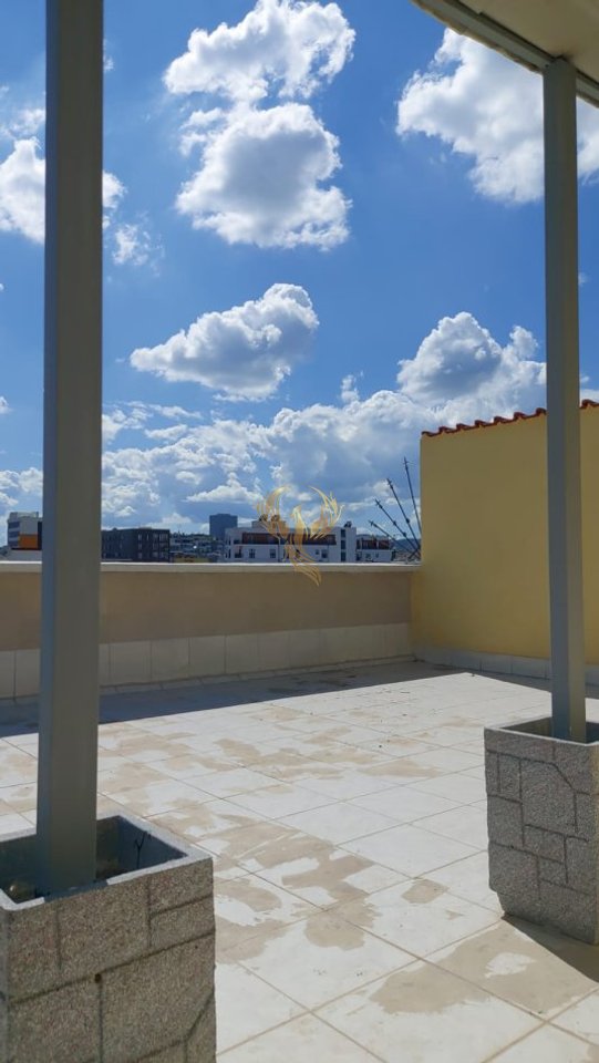 Jepet me qira super apartament 1+1+verandë Rruga Ferit Xhajko