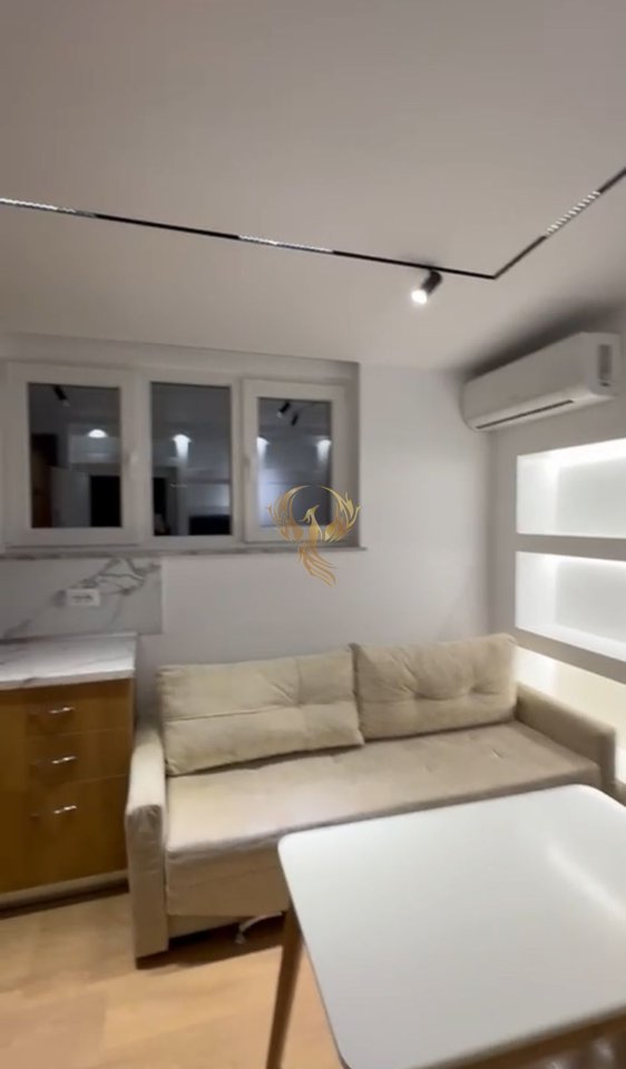 Jepet me qira super apartament 1+1+verandë Rruga Ferit Xhajko