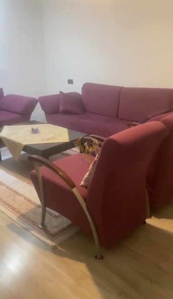 Jepet me qera Apartament 1+1 te Rruga Myslym Shyri