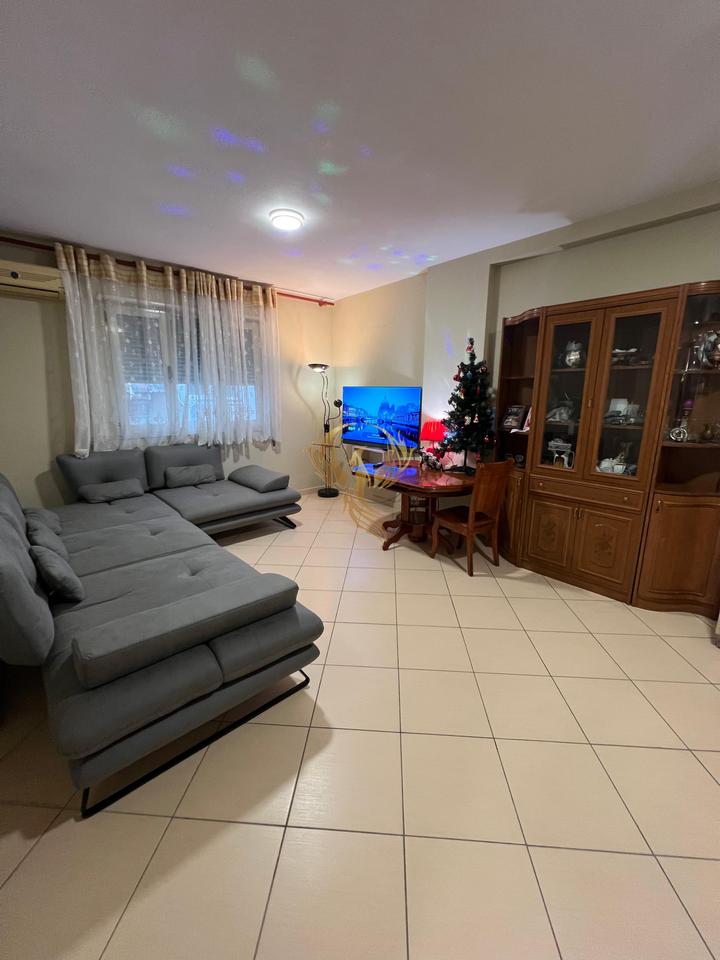 Affittasi appartamento 2+1+2+Box+Posto auto a Kodra Diellit