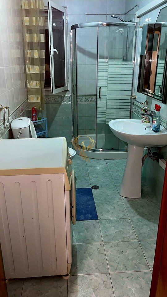 Jepet me qera Apartament 1+1, tek Ish Parku i Autobuzave