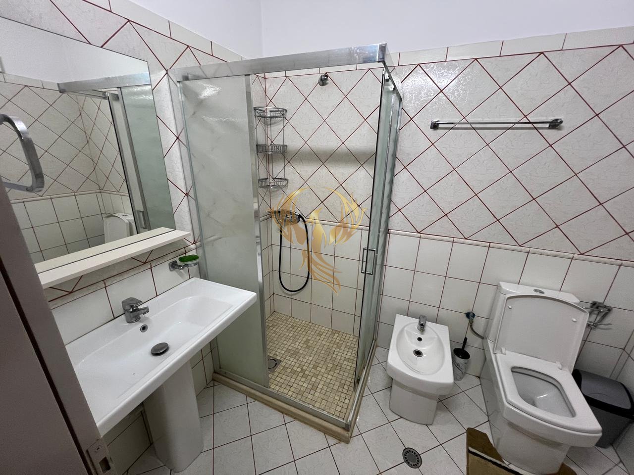 Jepet me qera Apartament 2+1+2+Post Parkimi ne Astir