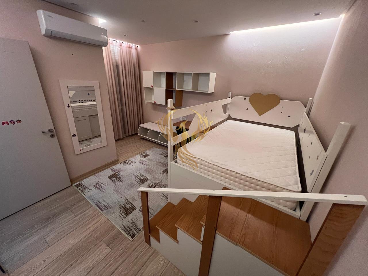 Jepet me qera Apartament 2+1+2+Post Parkimi ne Astir
