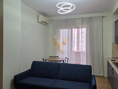 Appartamento 1+1 in affitto a Komuna e Parisit