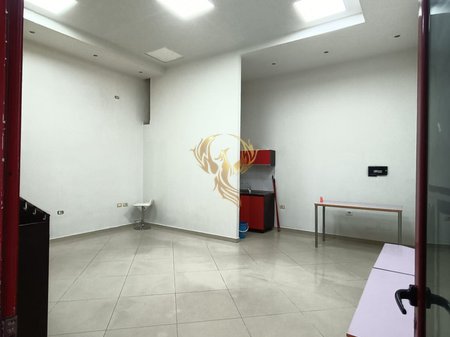 Jepet me qera Ambjent Biznesi te Gjimnazi Ismail Qemali