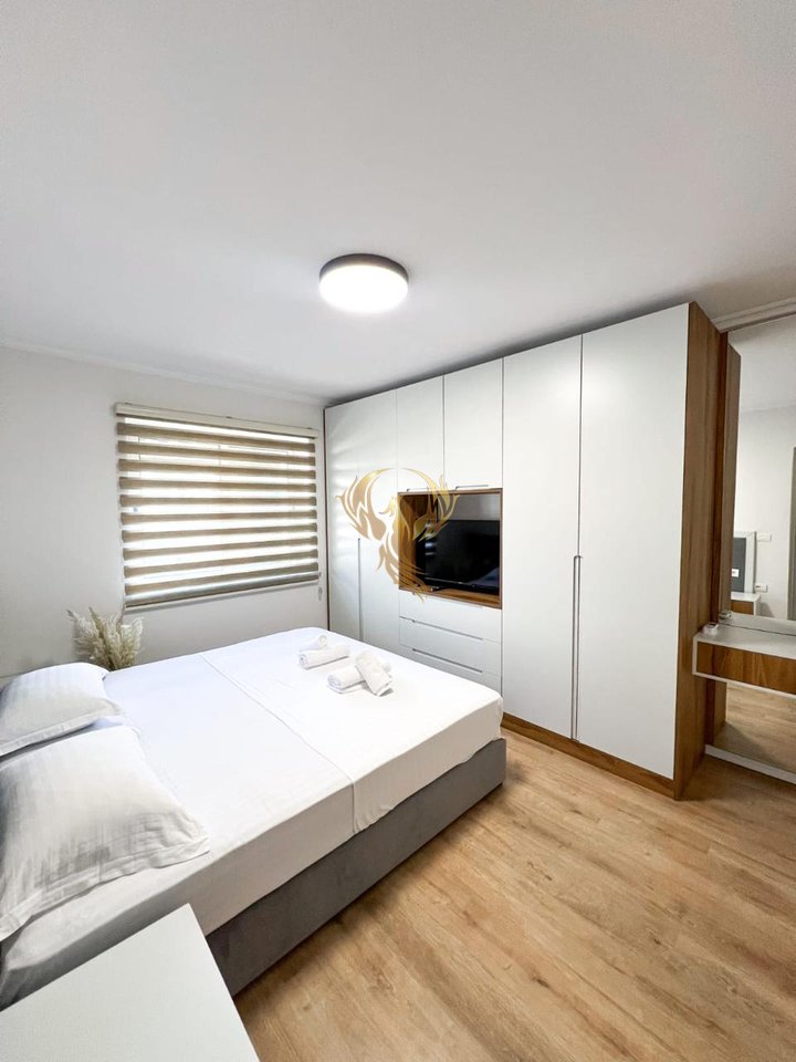 Jepet me qera Apartamenti 2+1, tek Stadiumi Dinamo