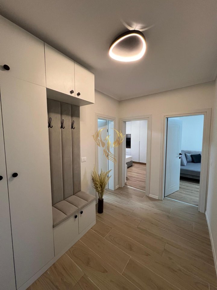 Jepet me qera Apartamenti 2+1, tek Stadiumi Dinamo