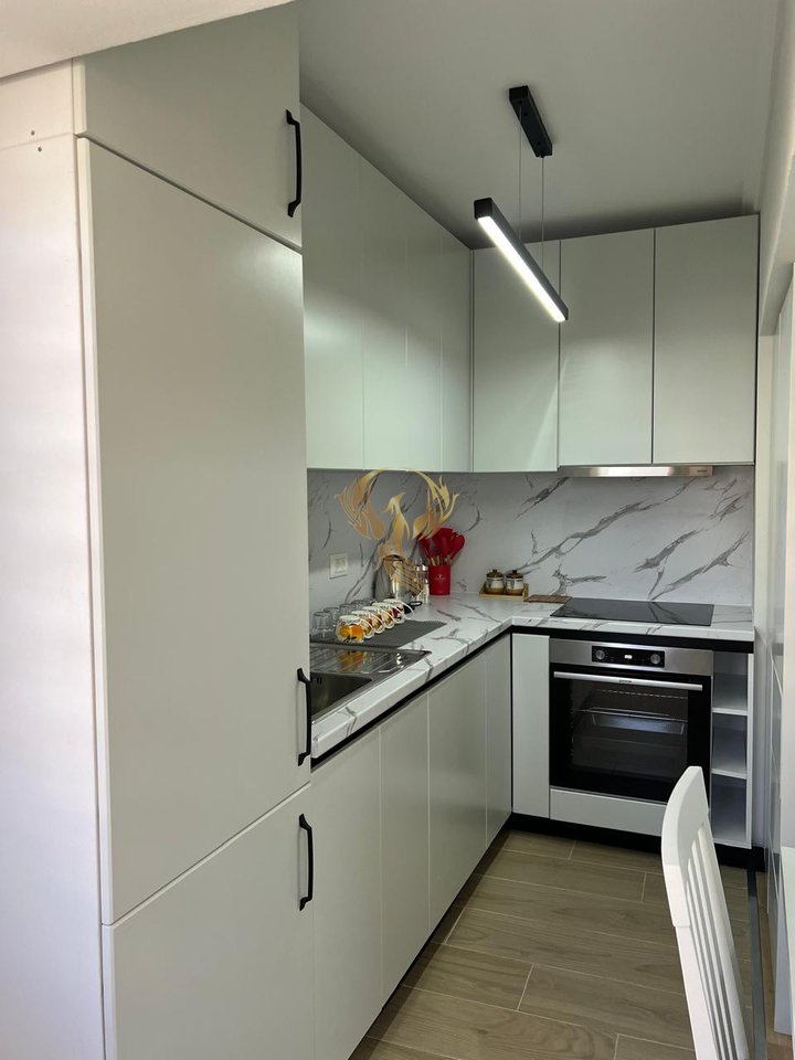 Jepet me qera Apartamenti 2+1, tek Stadiumi Dinamo