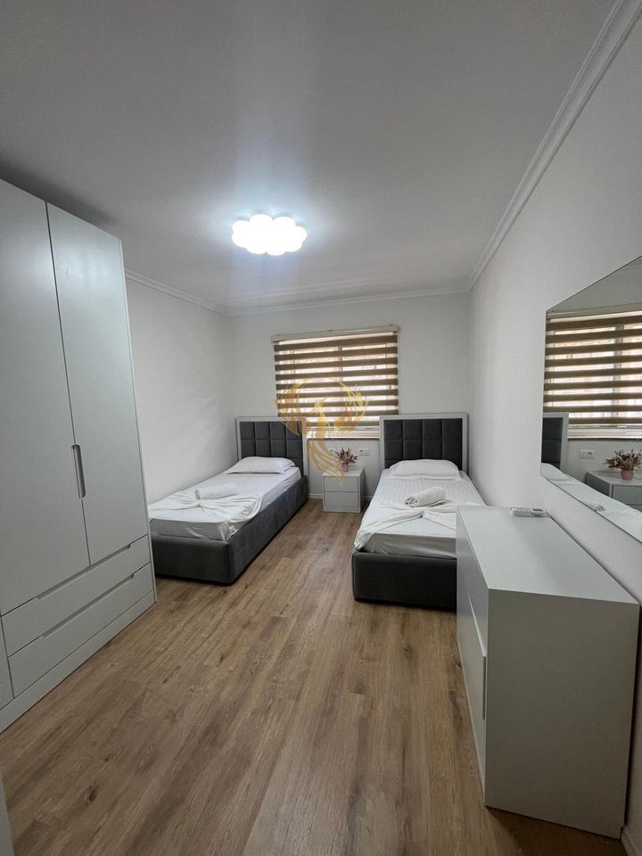 Jepet me qera Apartamenti 2+1, tek Stadiumi Dinamo