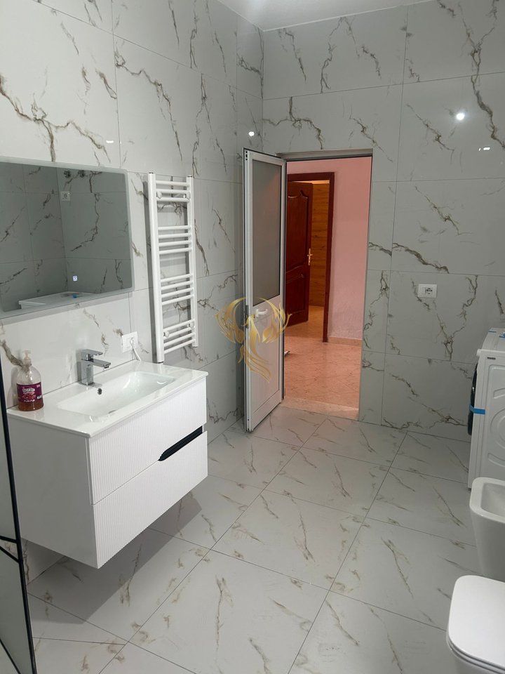 Si affitta ingresso 2+1, a Lapraka.