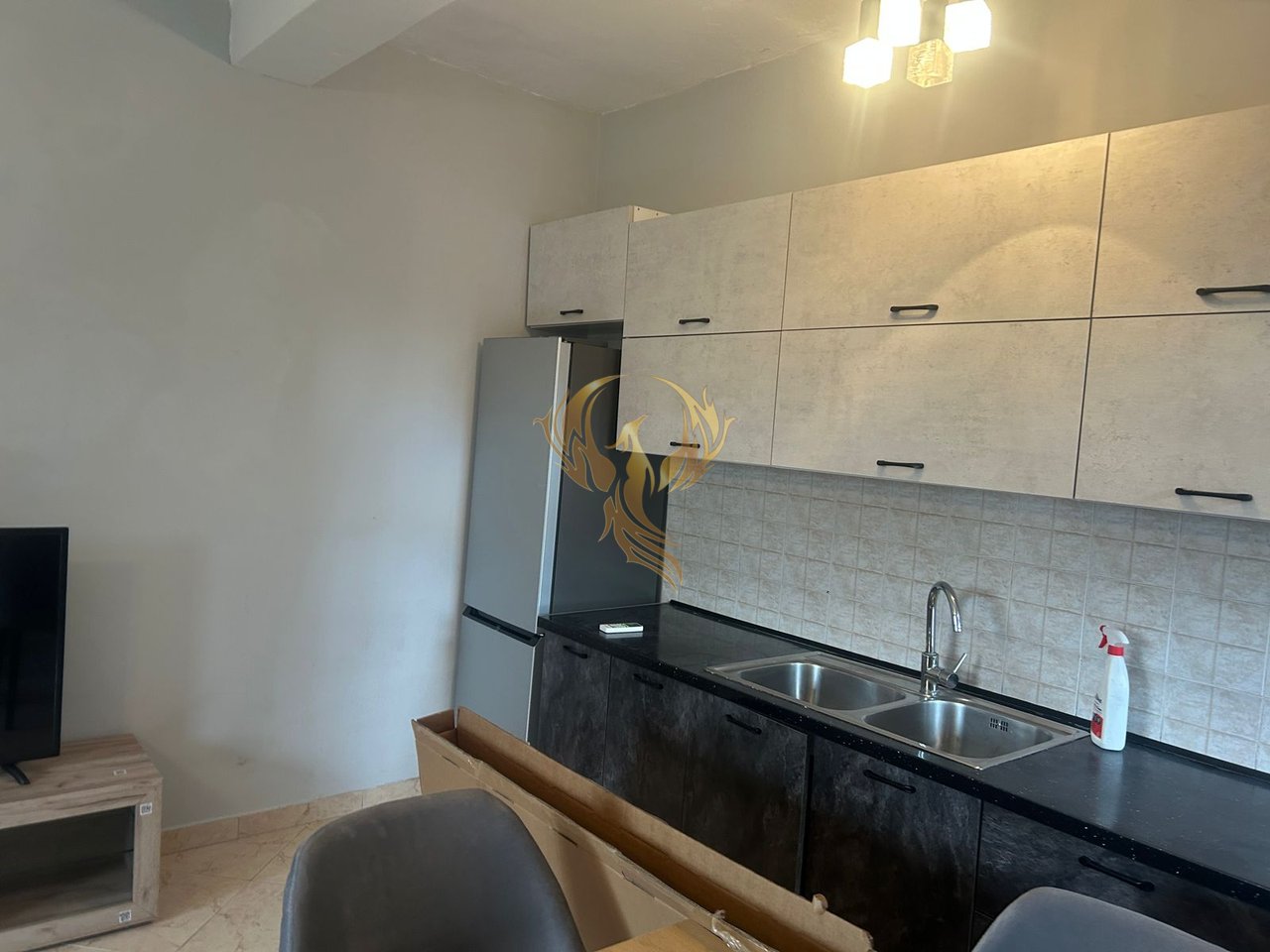 Si affitta ingresso 2+1, a Lapraka.