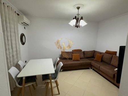 Jepet me qera Apartament 2+1 ,ne Xhamllik