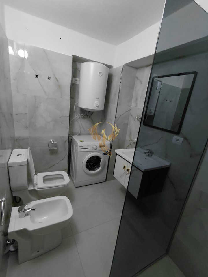 Jepet me qera Apartament 1+1 te Rruga e Barrikadave