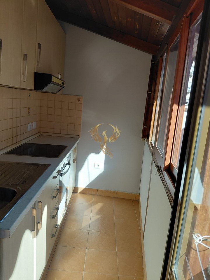 Jepet me qera Apartament 1+1 te Rruga e Barrikadave