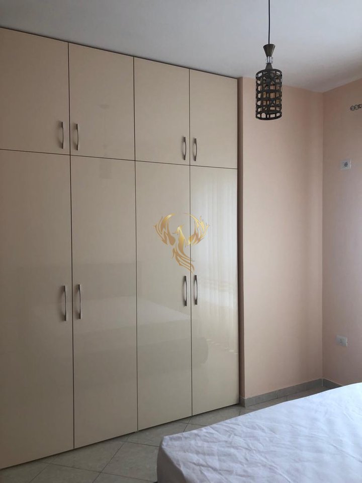 Jepet me qera Apartament 2+1 te Rruga e Kavajes