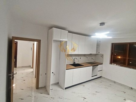 Jepet me qera Apartament 2+1 ne Kombinat