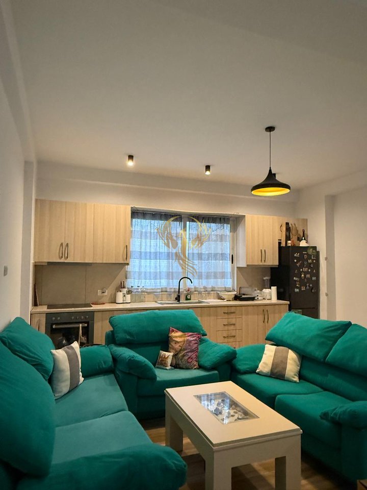 Affittasi ingresso 1+1 Selite