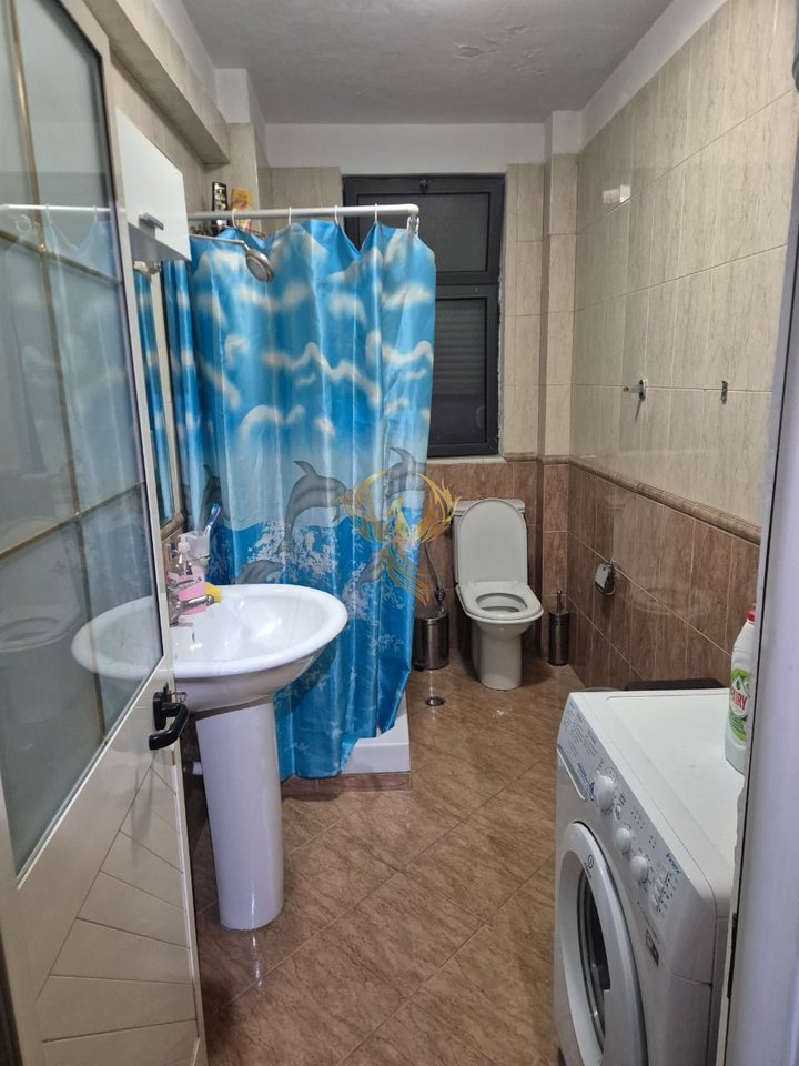 Jepet me qera Apartament 1+1 te Ish Parku i autobusave