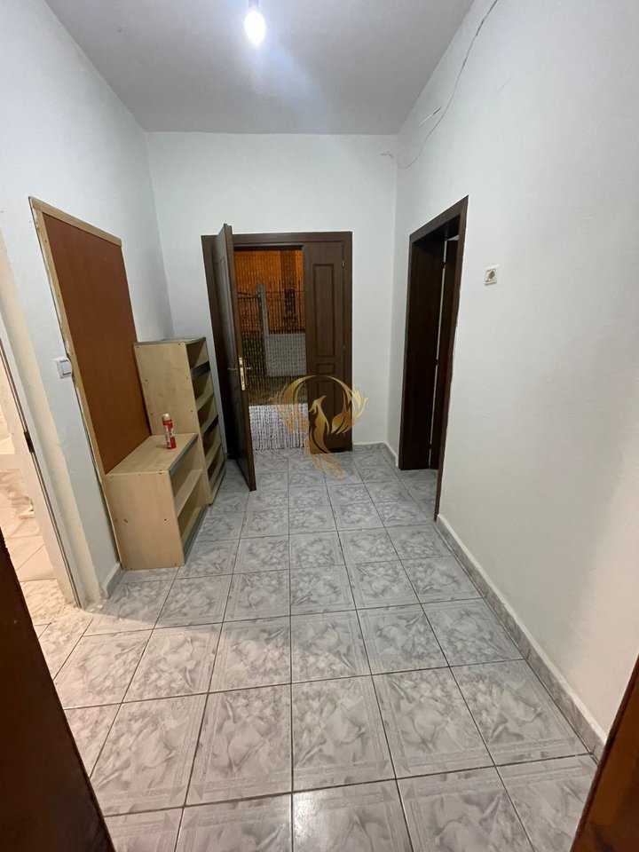 Jepet me qera hyrje 2+1 ne Laprake
prane spitalit ushtarak