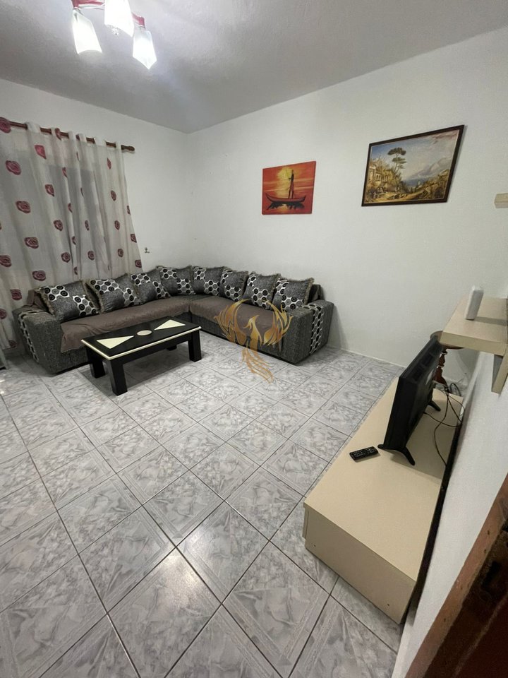 Jepet me qera hyrje 2+1 ne Laprake
prane spitalit ushtarak