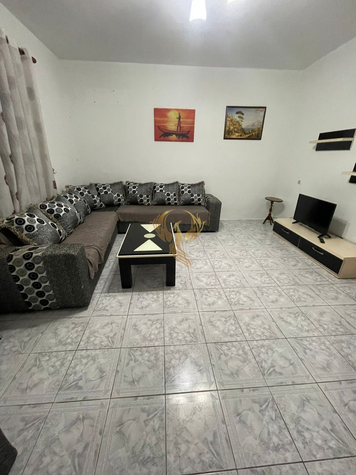 Jepet me qera hyrje 2+1 ne Laprake
prane spitalit ushtarak