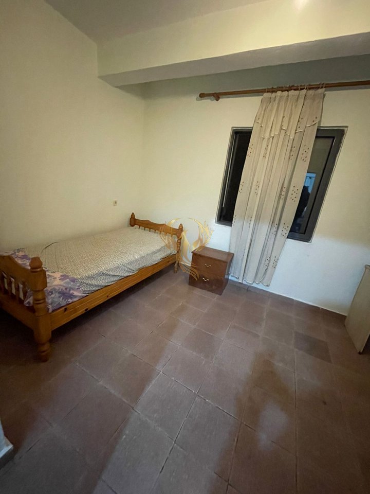 Jepet me qera hyrje 2+1 ne Laprake
prane spitalit ushtarak