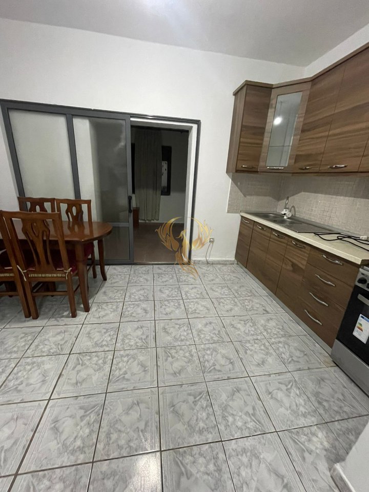 Jepet me qera hyrje 2+1 ne Laprake
prane spitalit ushtarak