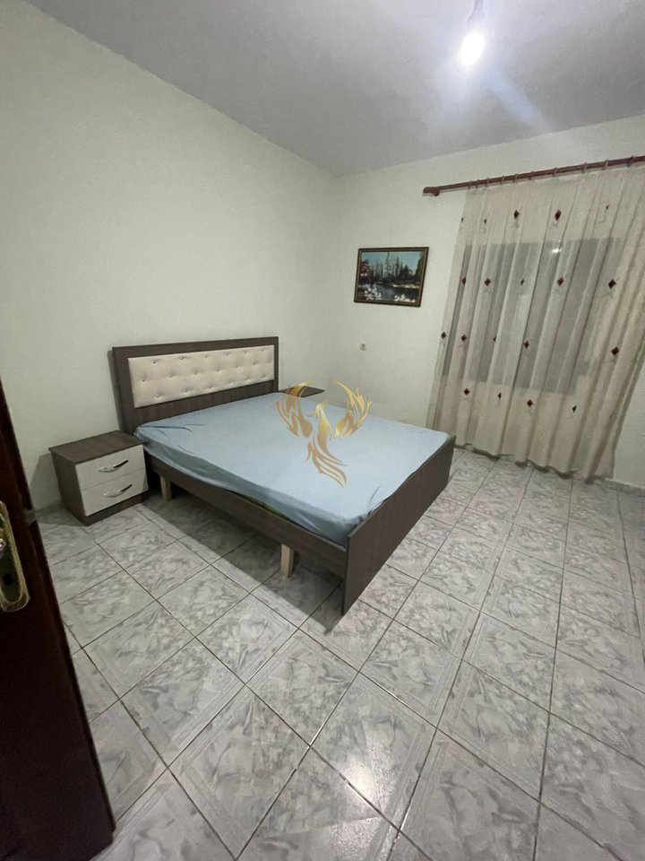 Jepet me qera hyrje 2+1 ne Laprake
prane spitalit ushtarak