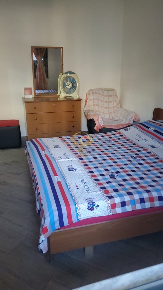 A 1+1 apartment is for rent near the New Bazaar.