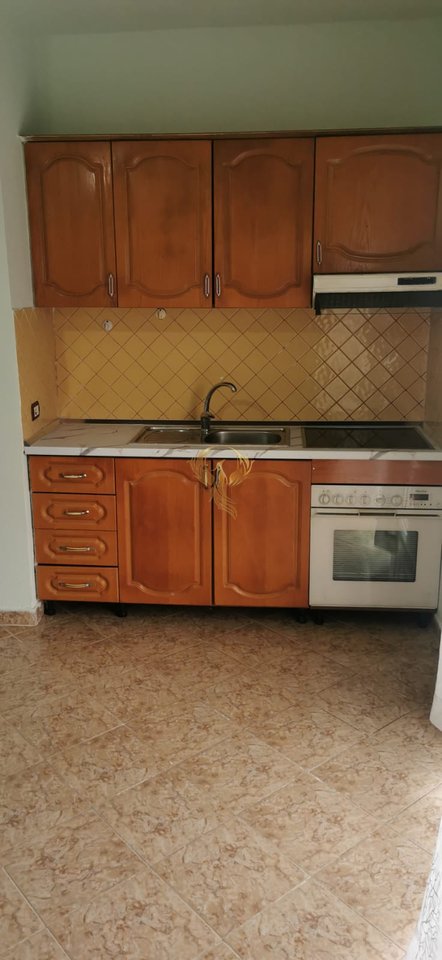 Jepet me qera Hyrje 1+1, tek Stacioni i Trenit