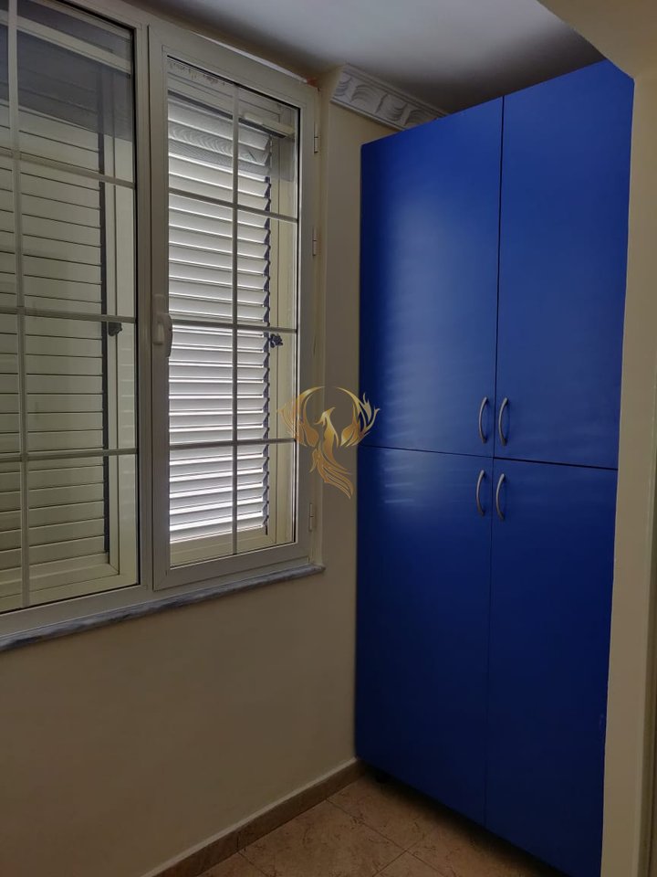 Jepet me qera Apartament 2+1+2 Bllk+Post Parkimi, ne Qender