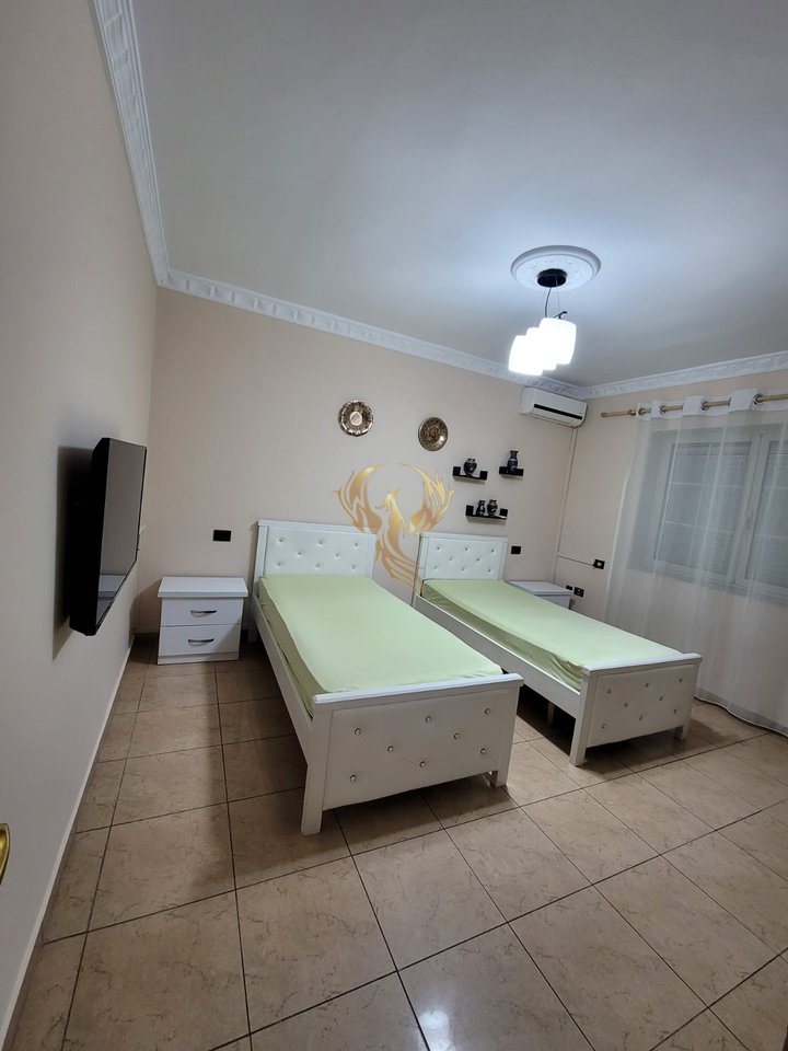 Jepet me qera Apartament 2+1+2 Bllk+Post Parkimi, ne Qender