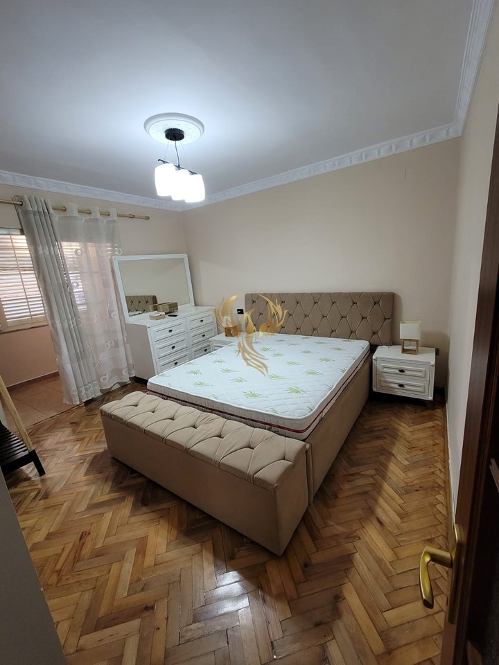 Jepet me qera Apartament 2+1+2 Bllk+Post Parkimi, ne Qender