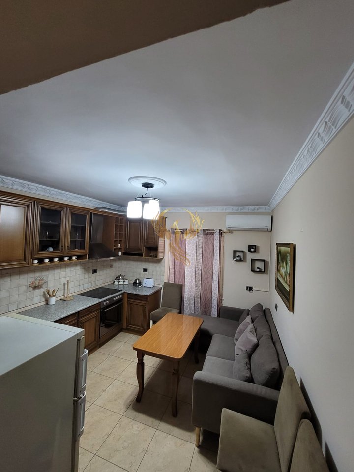 Jepet me qera Apartament 2+1+2 Bllk+Post Parkimi, ne Qender