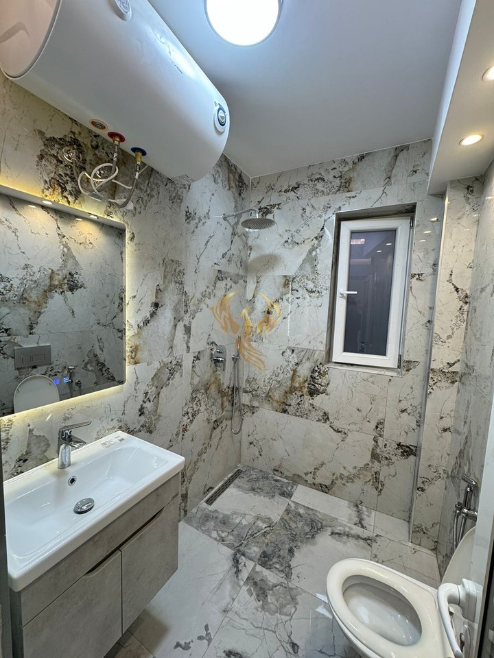 Jepet me qera Apartament 1+1 tek Rruga e Barrikadave