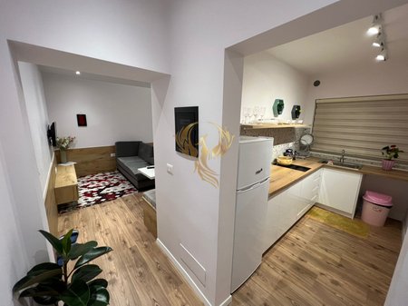 Jepet me qera Garsoniere  , ne Qender