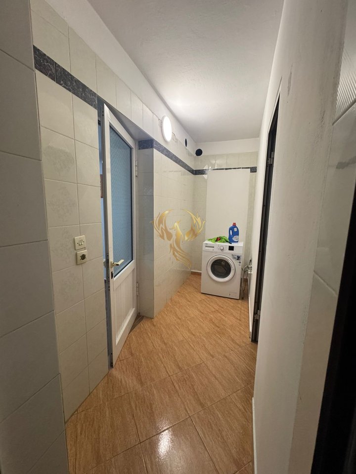 For rent Entrance 2+1, in Shkoze