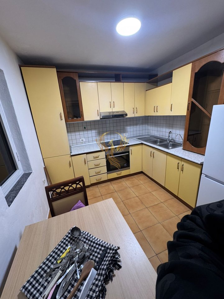 For rent Entrance 2+1, in Shkoze