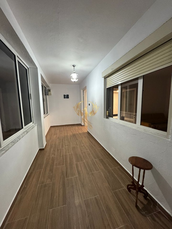 For rent Entrance 2+1, in Shkoze