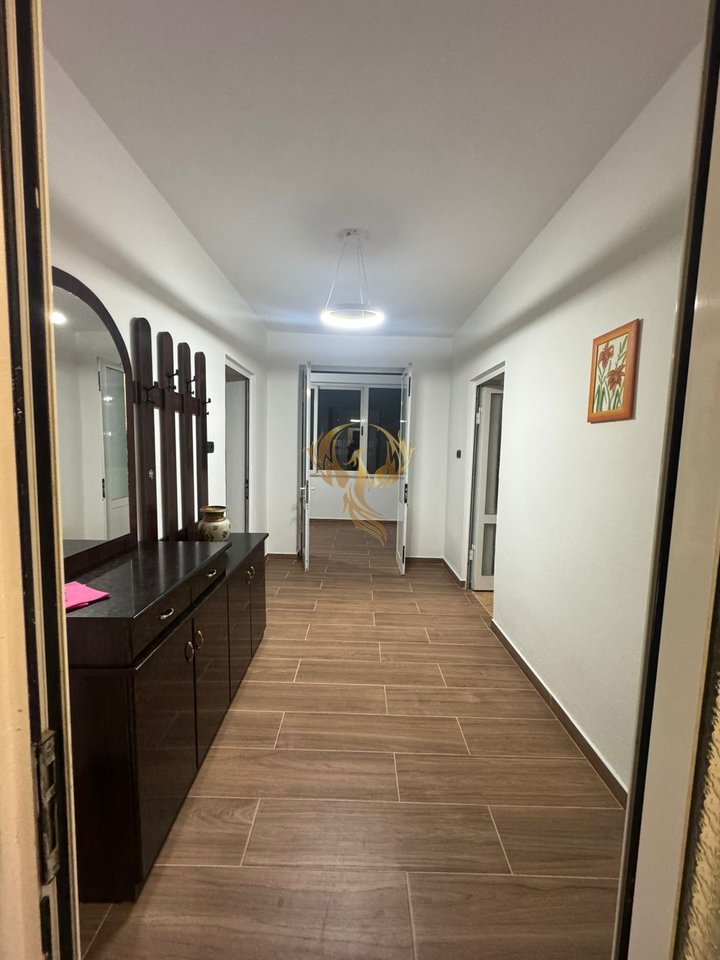 For rent Entrance 2+1, in Shkoze