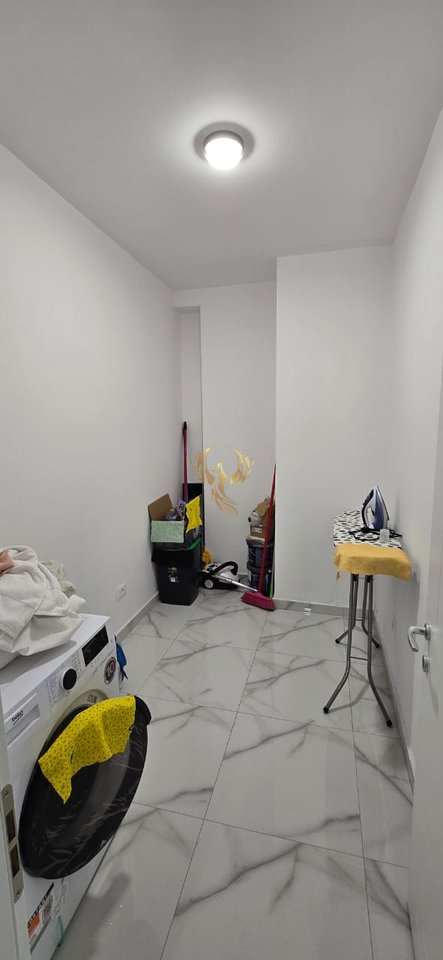 Affittasi super appartamento 3+1+2+2 balconi, al Garden Building.