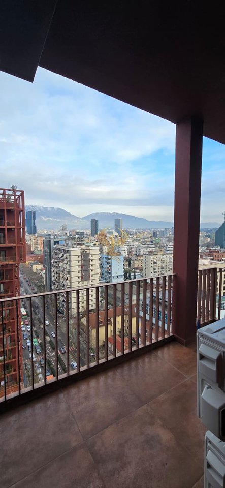 Affittasi super appartamento 3+1+2+2 balconi, al Garden Building.