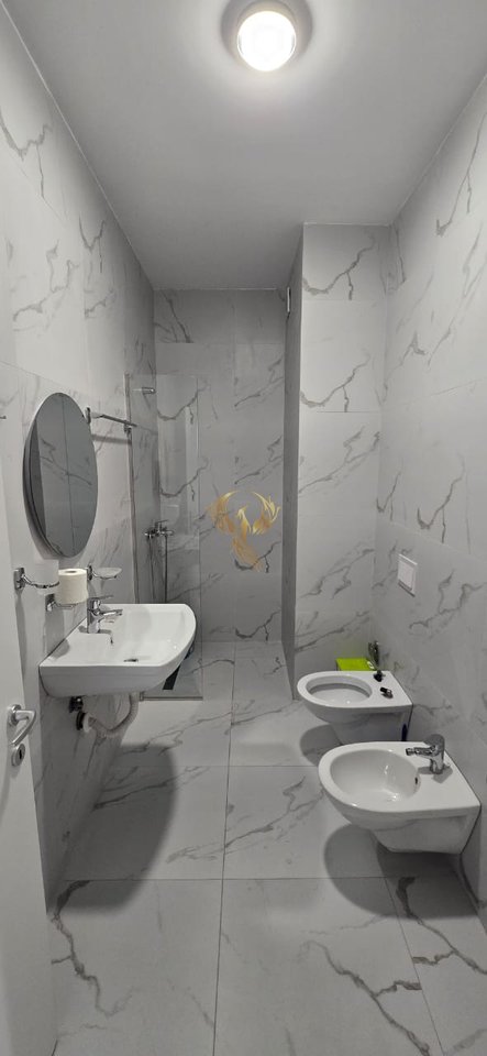 Affittasi super appartamento 3+1+2+2 balconi, al Garden Building.