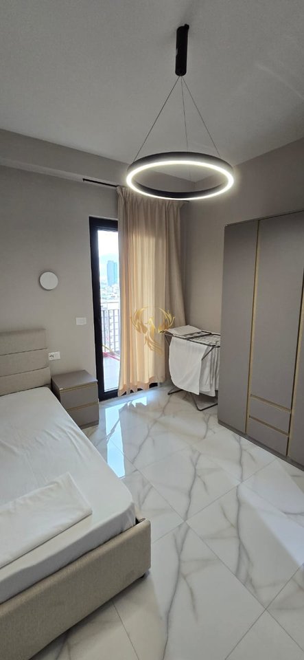 Affittasi super appartamento 3+1+2+2 balconi, al Garden Building.