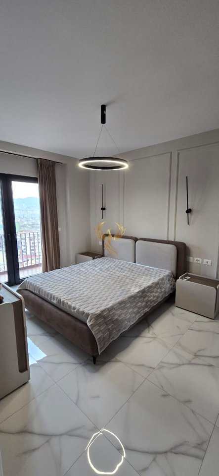 Affittasi super appartamento 3+1+2+2 balconi, al Garden Building.